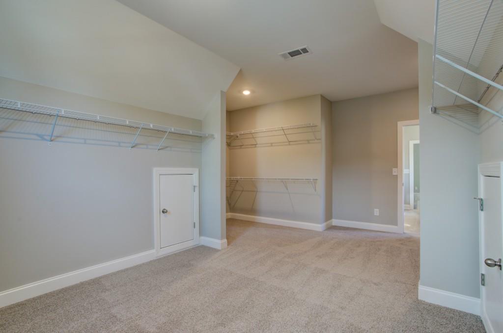 Lot 76 - 32