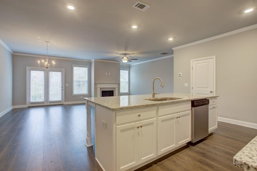 Lot 69 - 11