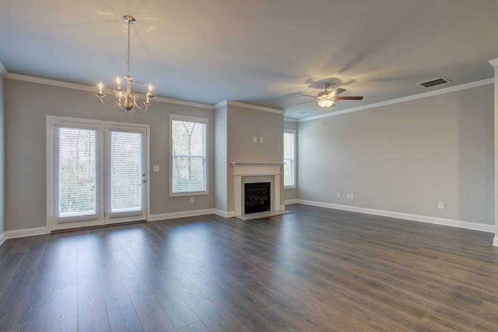 Lot 69 - 6