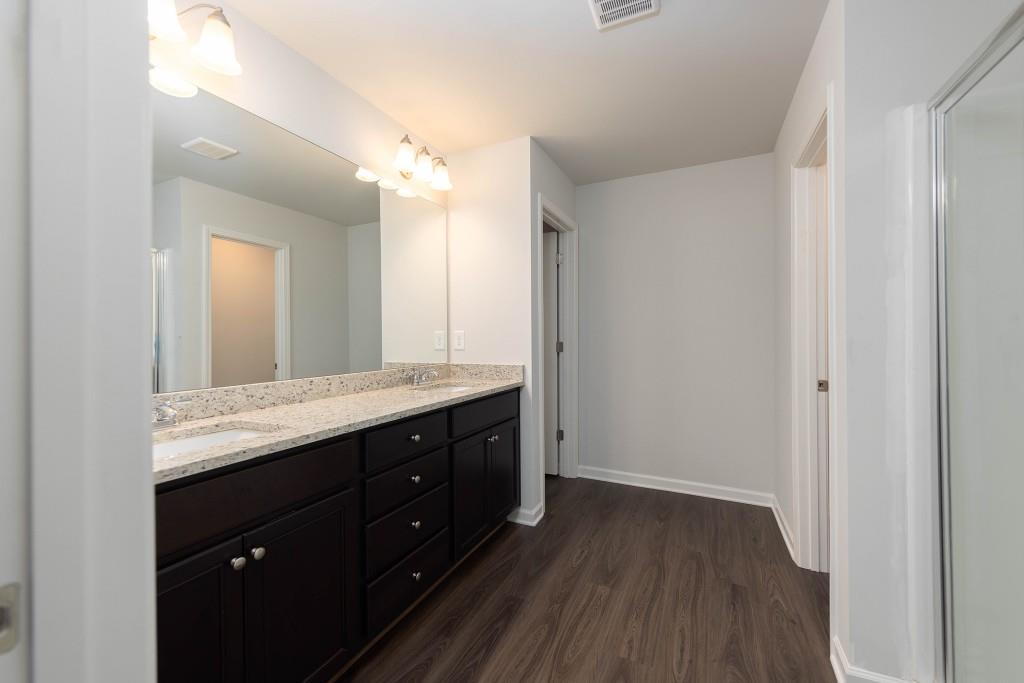 Lot 27 - 25